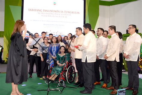 governor ng bulacan|Fernando takes oath as 35th governor of Bulacan .